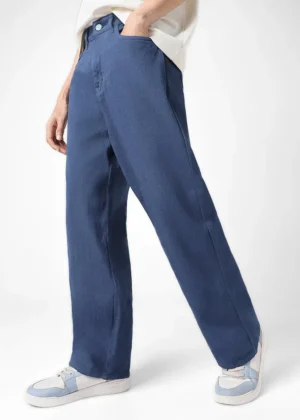 Men Clean Washed Relaxed Jeans